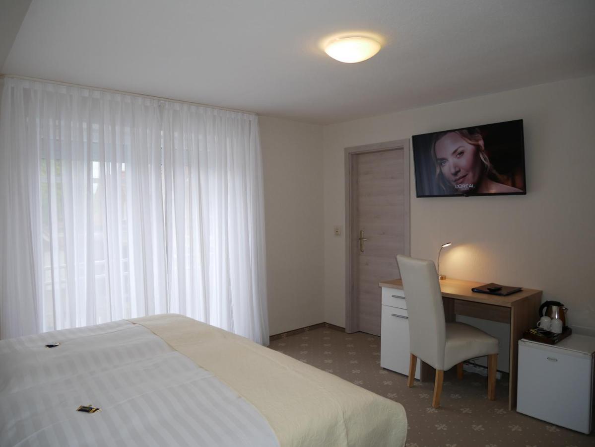 Hotel Thule Carolinensiel Exterior photo